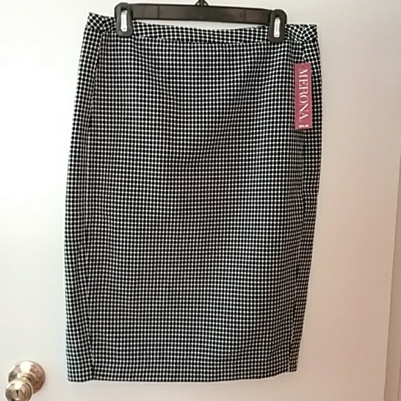 Merona Dresses & Skirts - Skirt